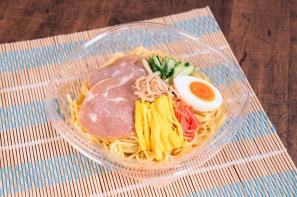 「定番!さわやか醤油スープ 冷し中華」（598円）