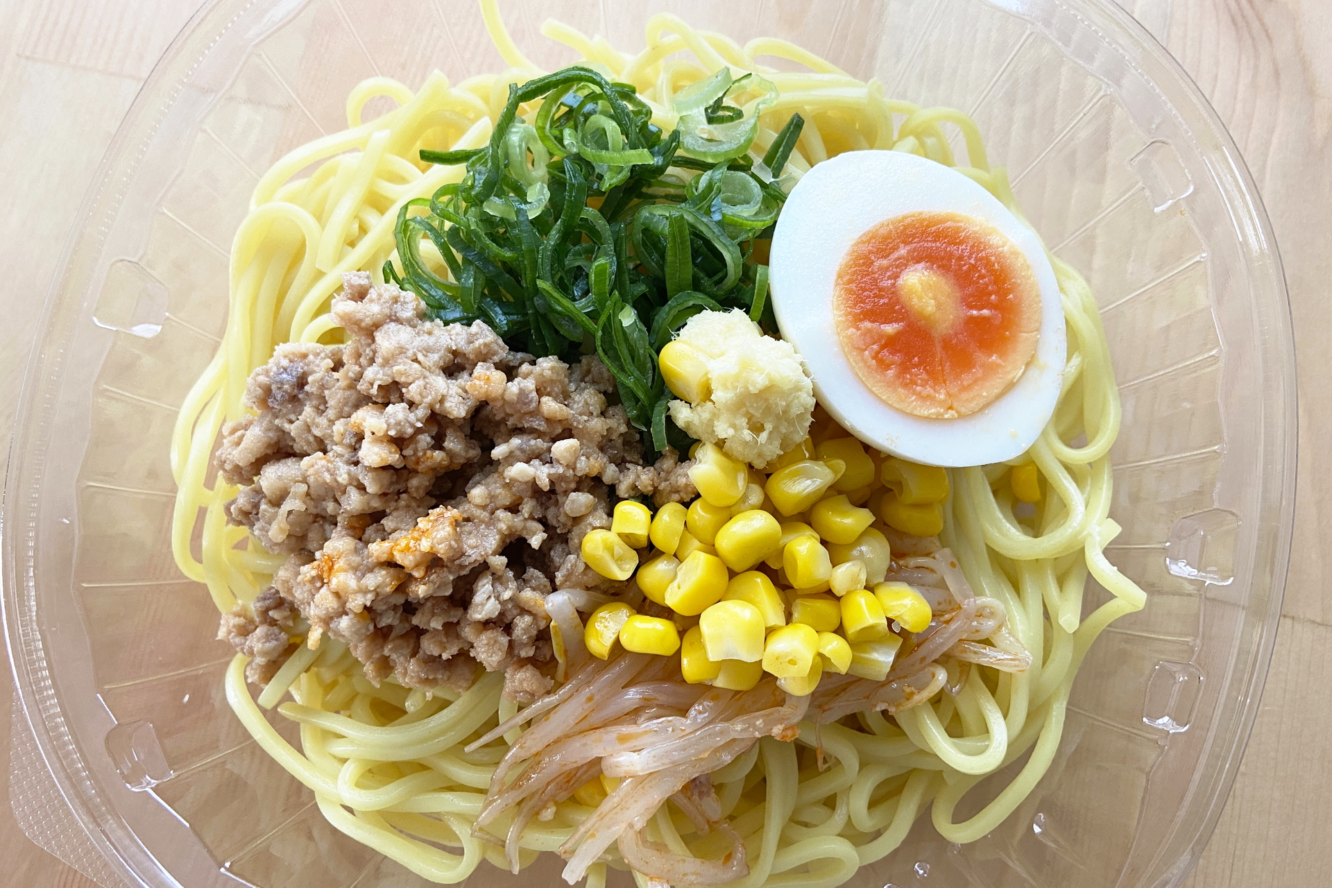 味わいは夏バージョンの味噌ラーメン。しょうがでさっぱりと食べられる