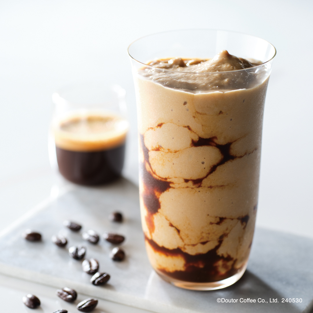 「フローズンカフェラテ」（Rサイズ 650円～）