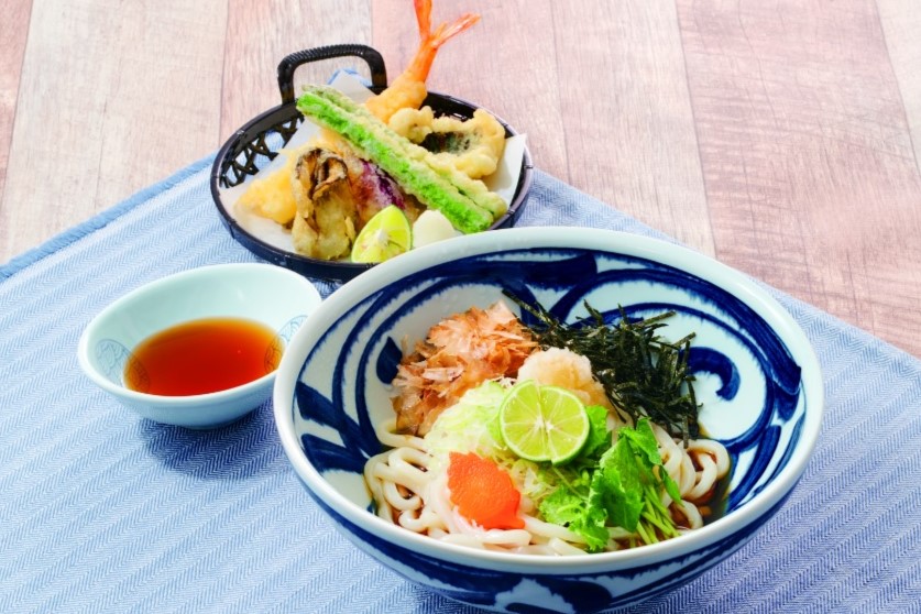 「季節天ぷらとすだちおろしうどん」（1539円）
