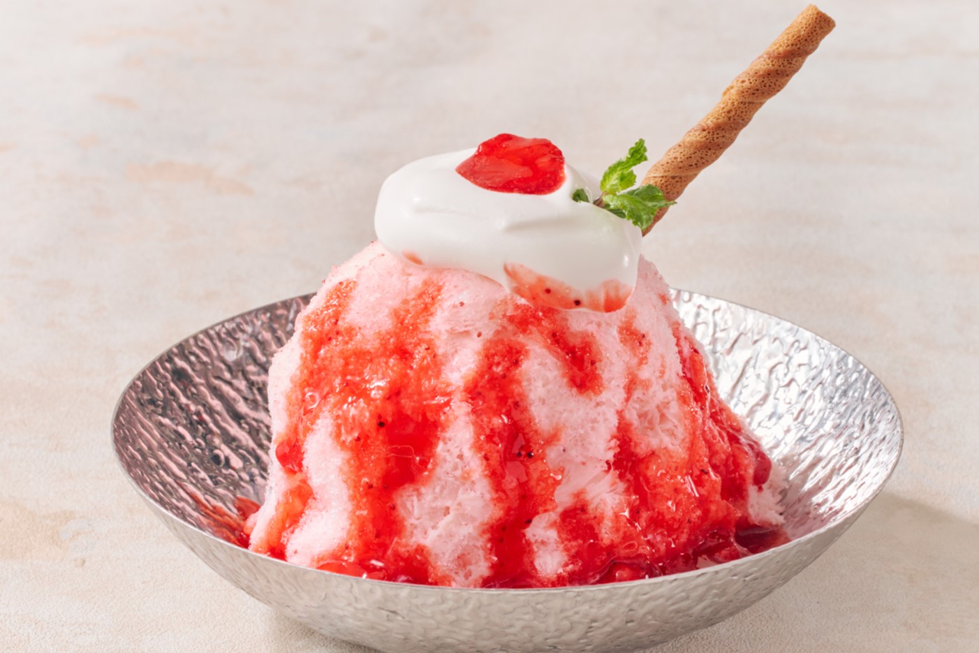 「あわゆきかき氷 いちごみるくの魅惑」（799円）