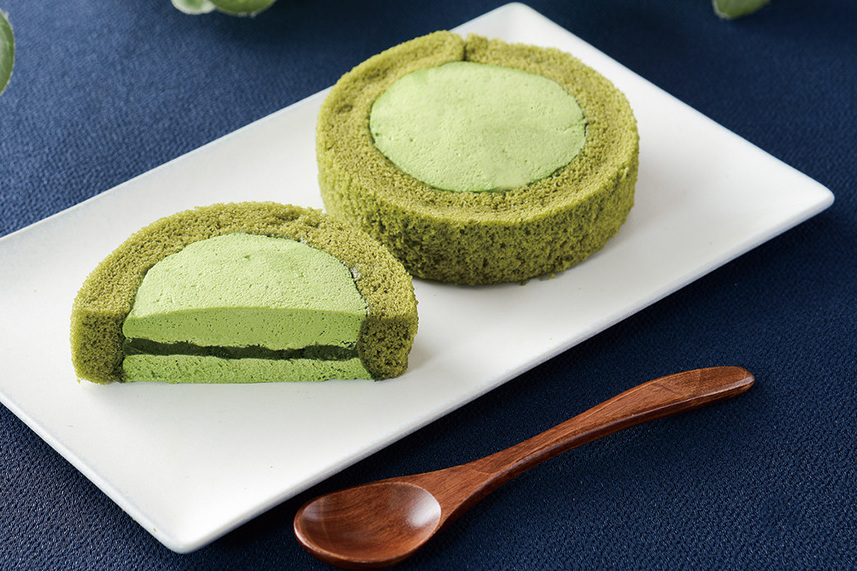 ローソン「森半（もりはん）」監修「Uchi Café×森半 濃いお抹茶ロールケーキ（お抹茶ソース入り）」