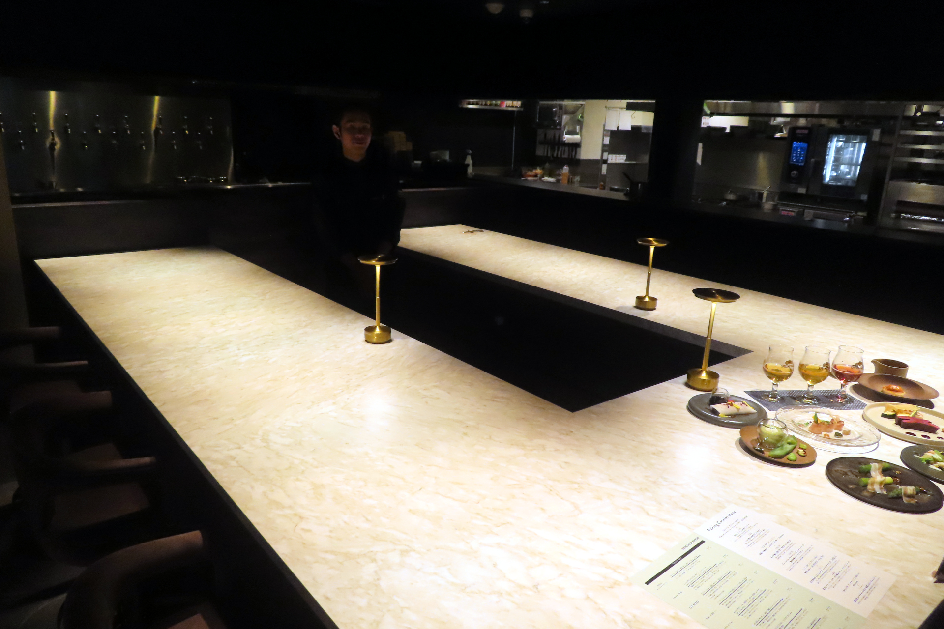 2階のペアリングコース専用カウンター（11席）