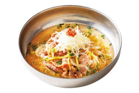 「肉しゃぶ梅冷麺」（869円）