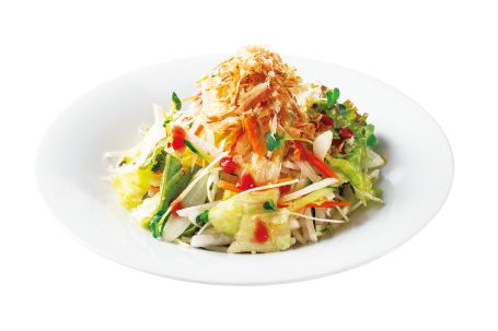 「梅と8種の香味野菜のサラダ」（649円）