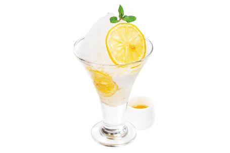 「レモン氷パフェ レモンソース添え」（594円）