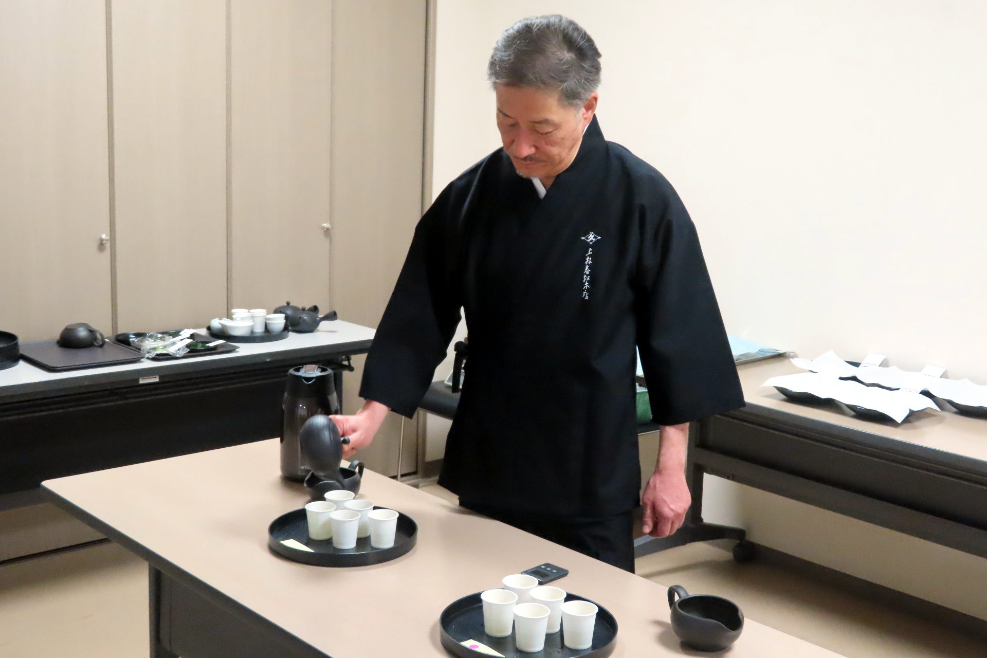 一煎目と二煎目の違いを試飲で確認