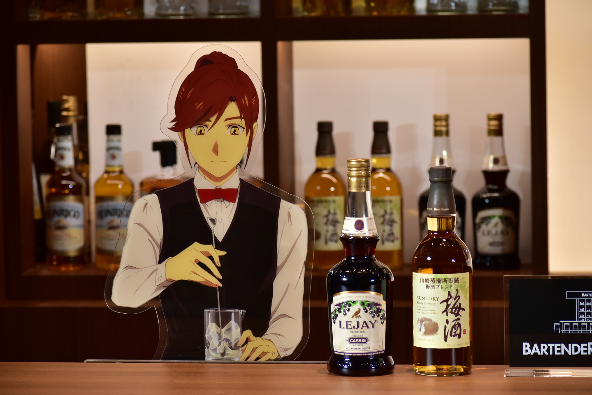 店内は「バーテンダー 神のグラス」仕様