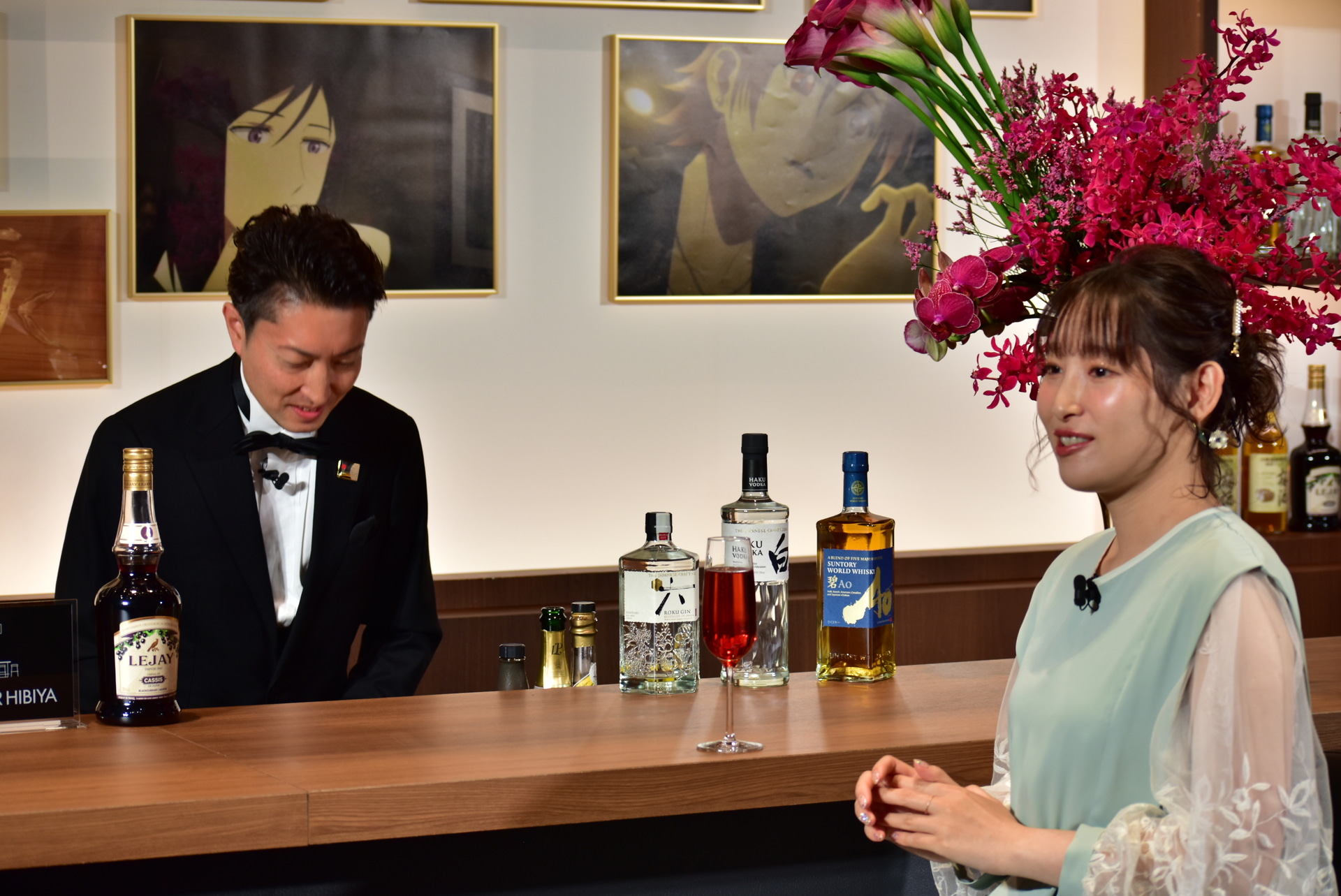 キール・ロワイヤルを試飲する南條愛乃さん