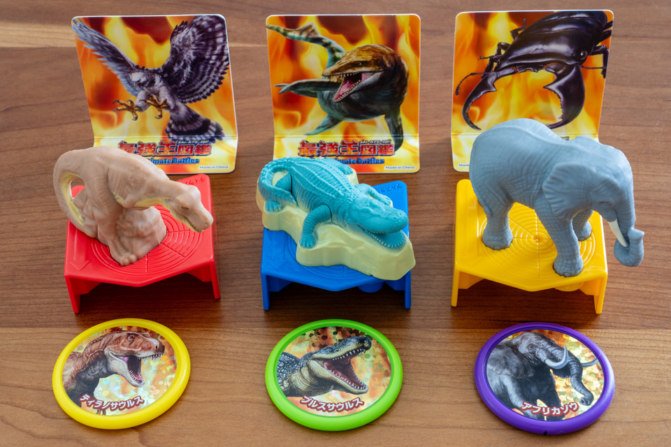 マクドナルド、ハッピーセット「最強王図鑑」が初登場！ 時空や種族を
