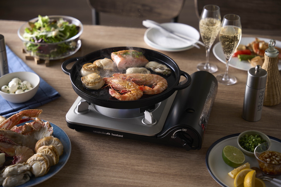 岩谷産業、分厚いステーキも美味しく焼ける「ステーキ鉄板プレート