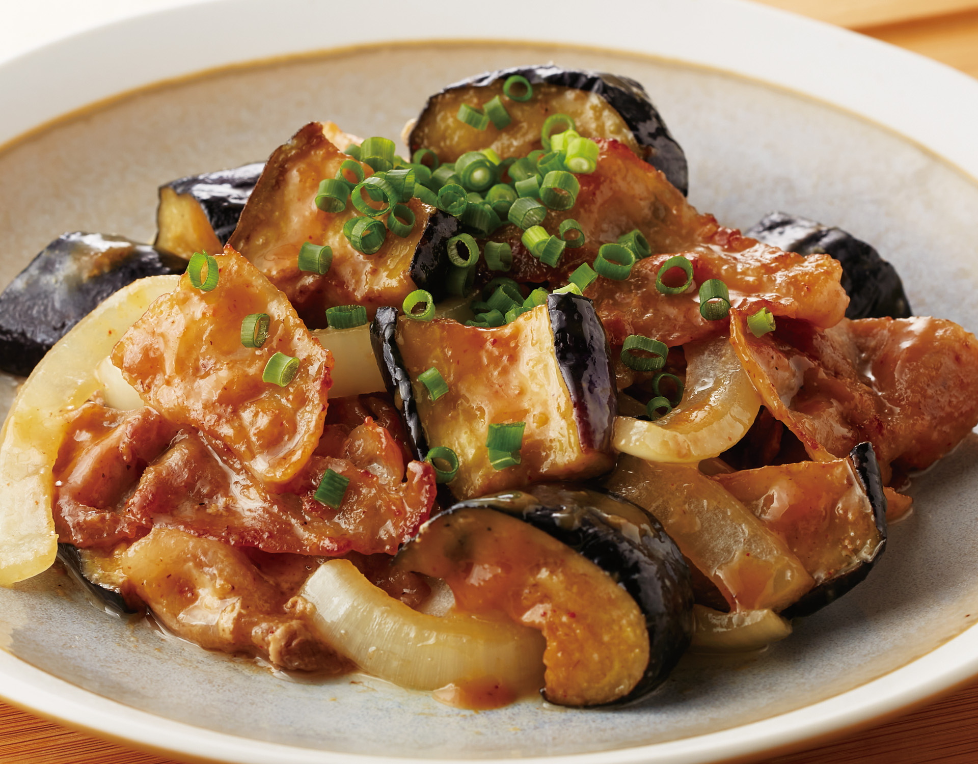 「豚肉とナスの味噌炒め定食」（878円）