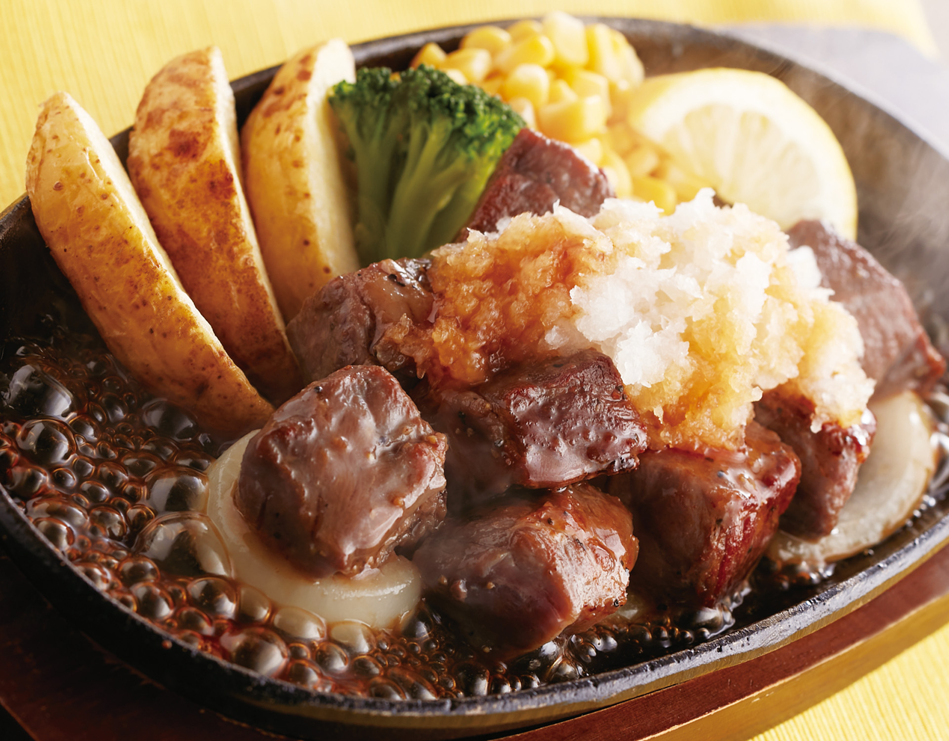 「たっぷりおろしのプライムサイコロステーキ（さっぱり柑橘ソース）」（1098円）