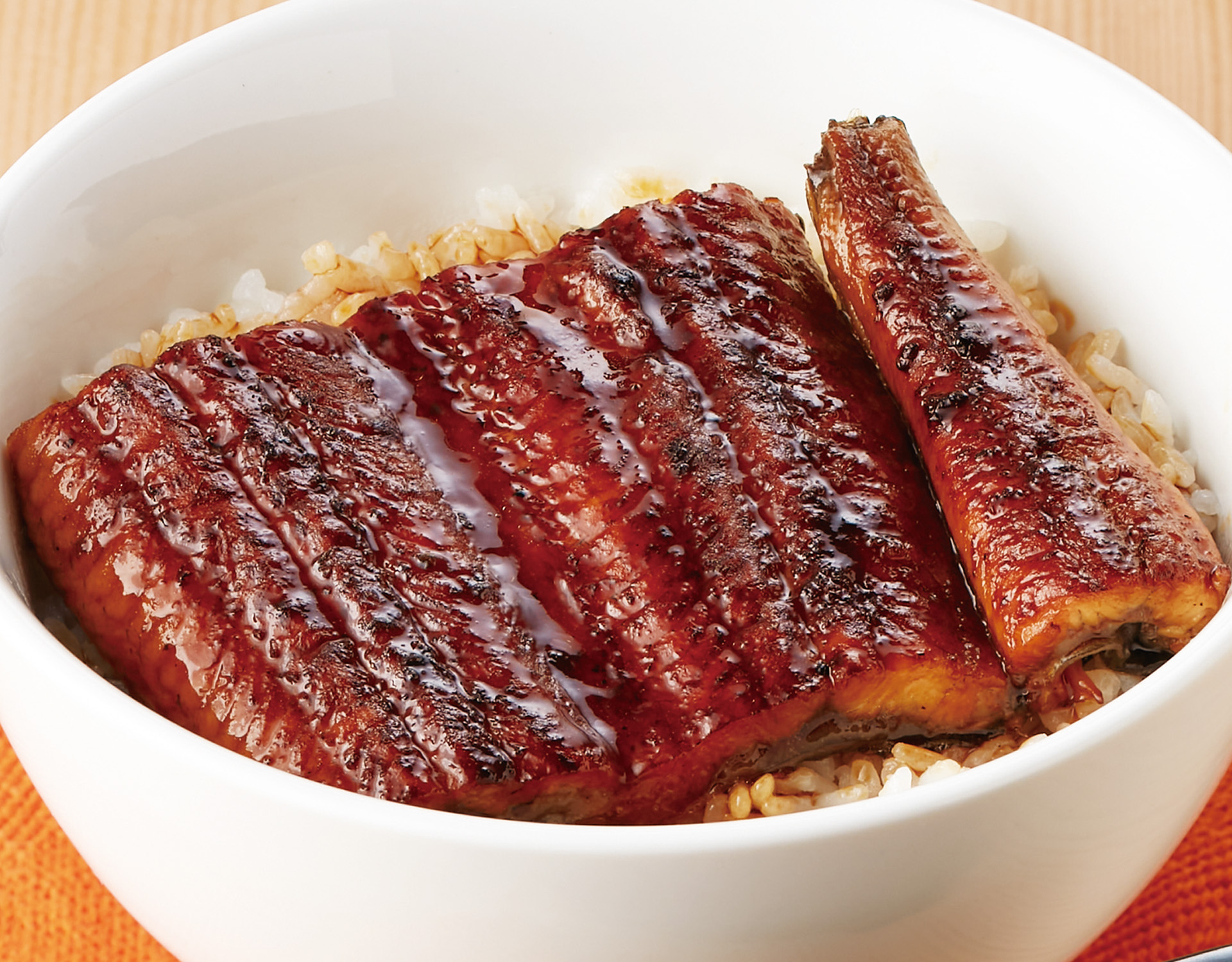 「うな丼（お吸い物・漬物付）」（1098円）