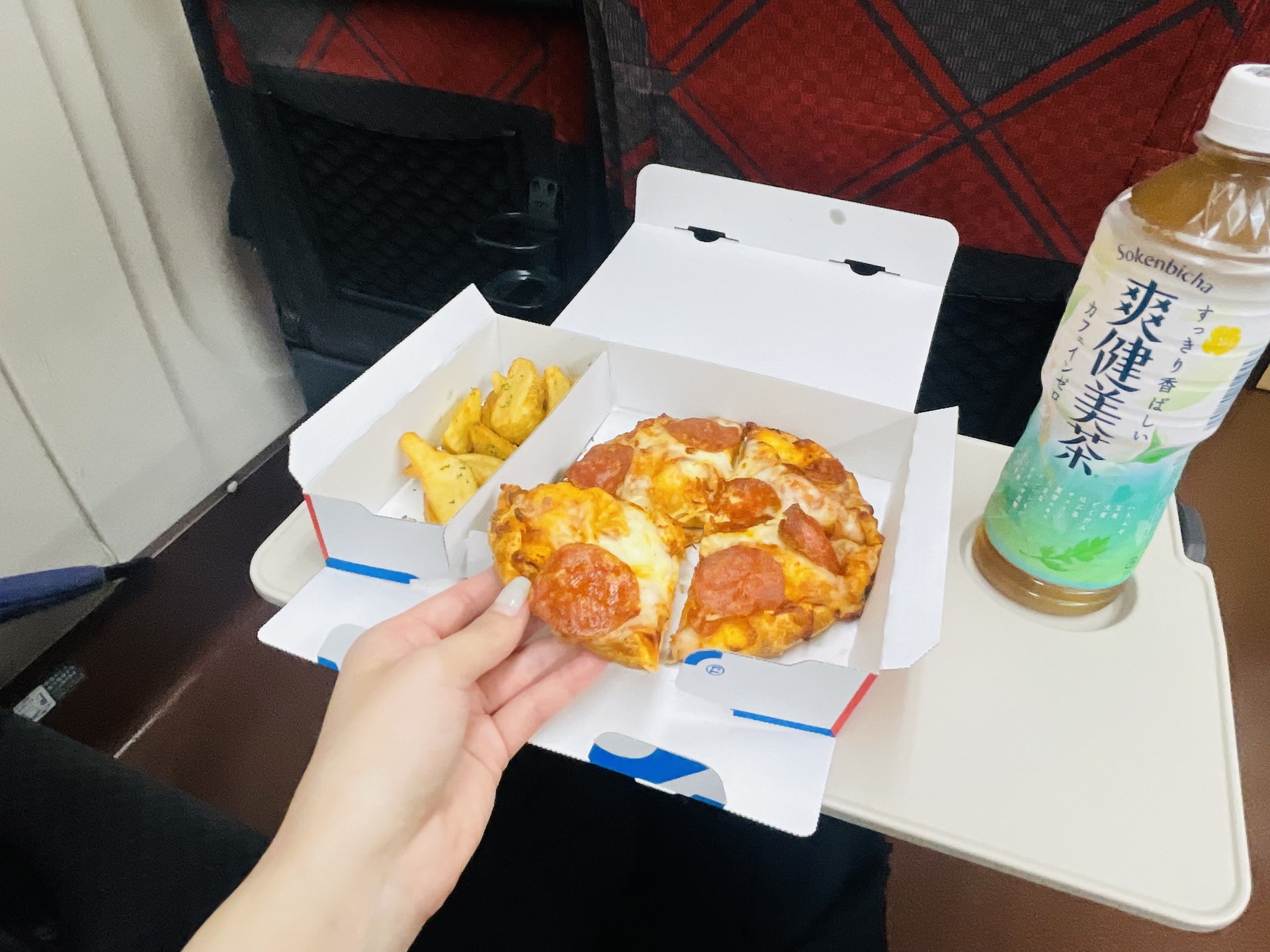 食べきりサイズになった「ピザBENTO」