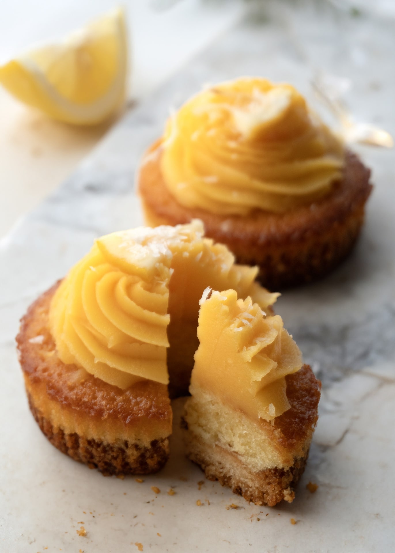 成城石井自家製「タルト・シトロン 2個入り」（647円）