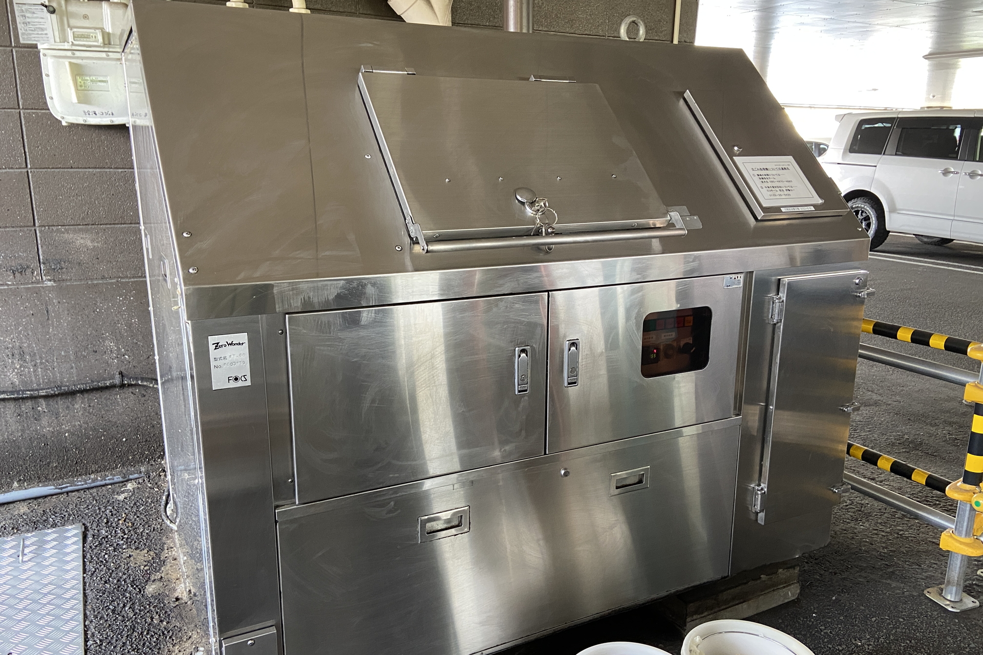 一部店舗に設置している生ごみ粉砕乾燥処理機「ゼロワンダー」