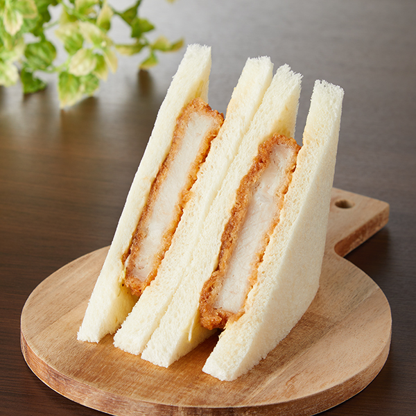 「三元豚 厚切りロースカツサンド」（438円）