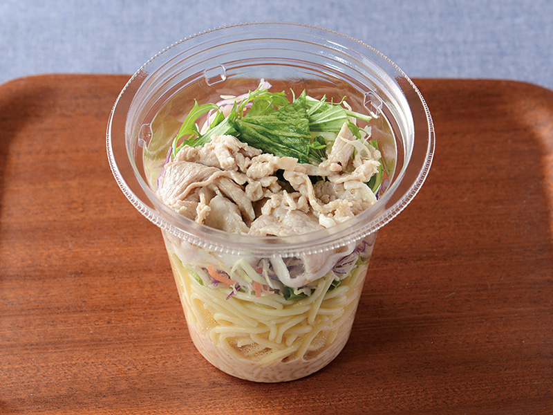「振っておいしいパスタサラダ 豚しゃぶ」（397円）