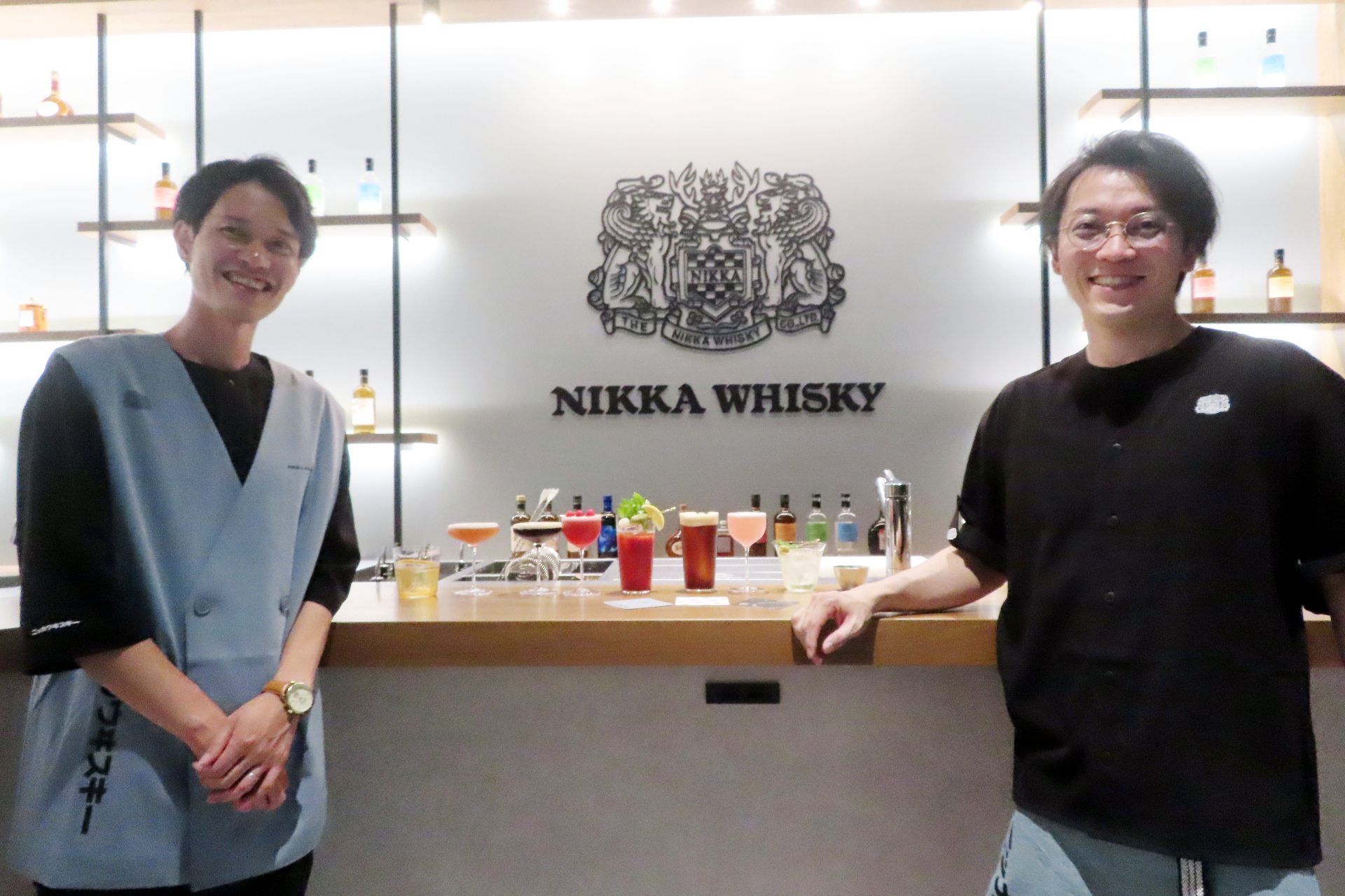 ニッカウヰスキー グローバル事業戦略部 マスターブランドリーダーの加藤寛康氏（左）とスポンサーシップ＆イベントリーダーの友吉直紀氏（右）