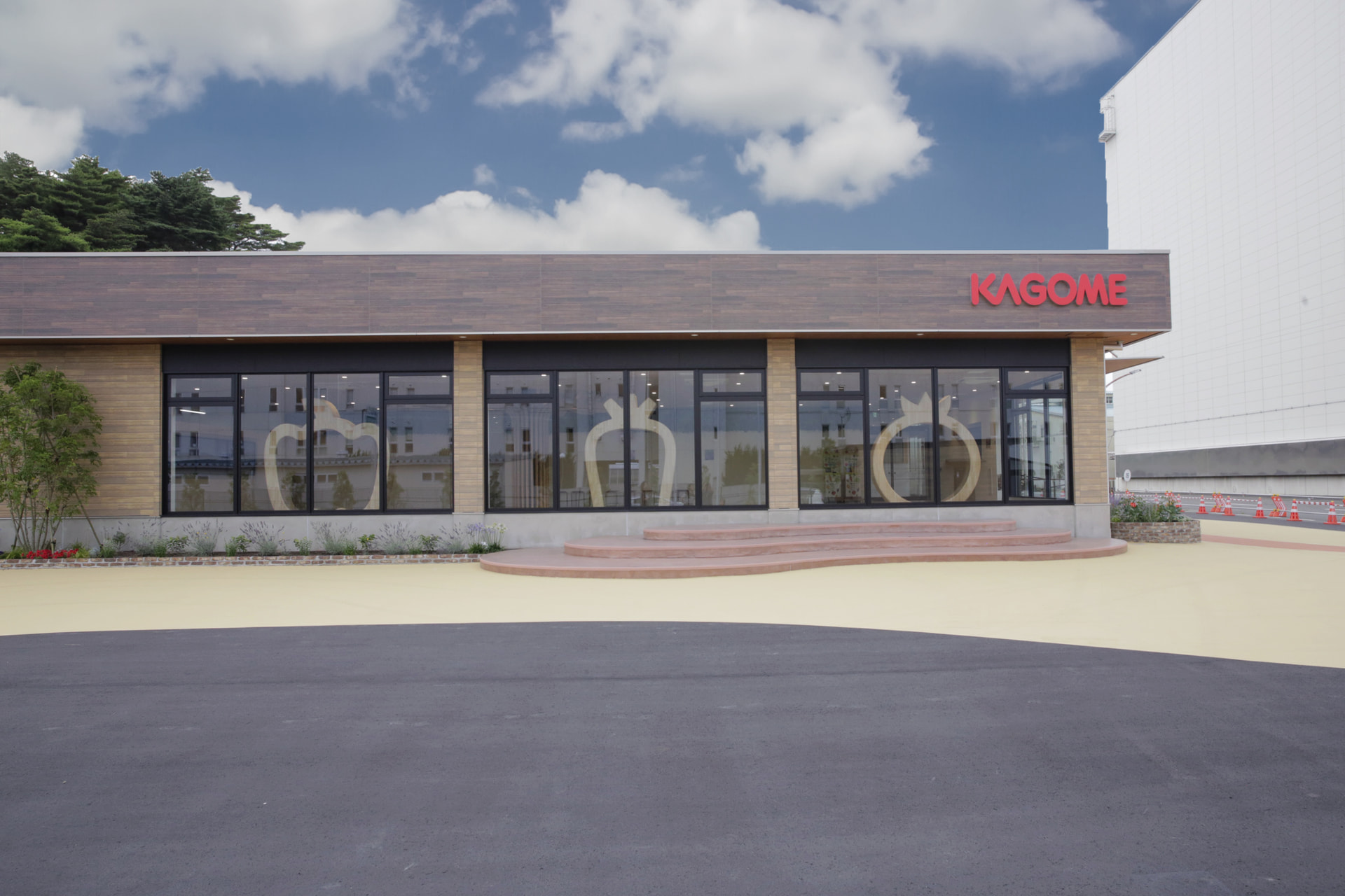 野菜型オブジェが覗く新PRルーム