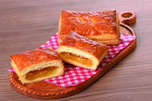 ローソン「うまい東北！六大祭りフェア」より青森県の「バター香るアップルパイ（青森県産りんご入り）」