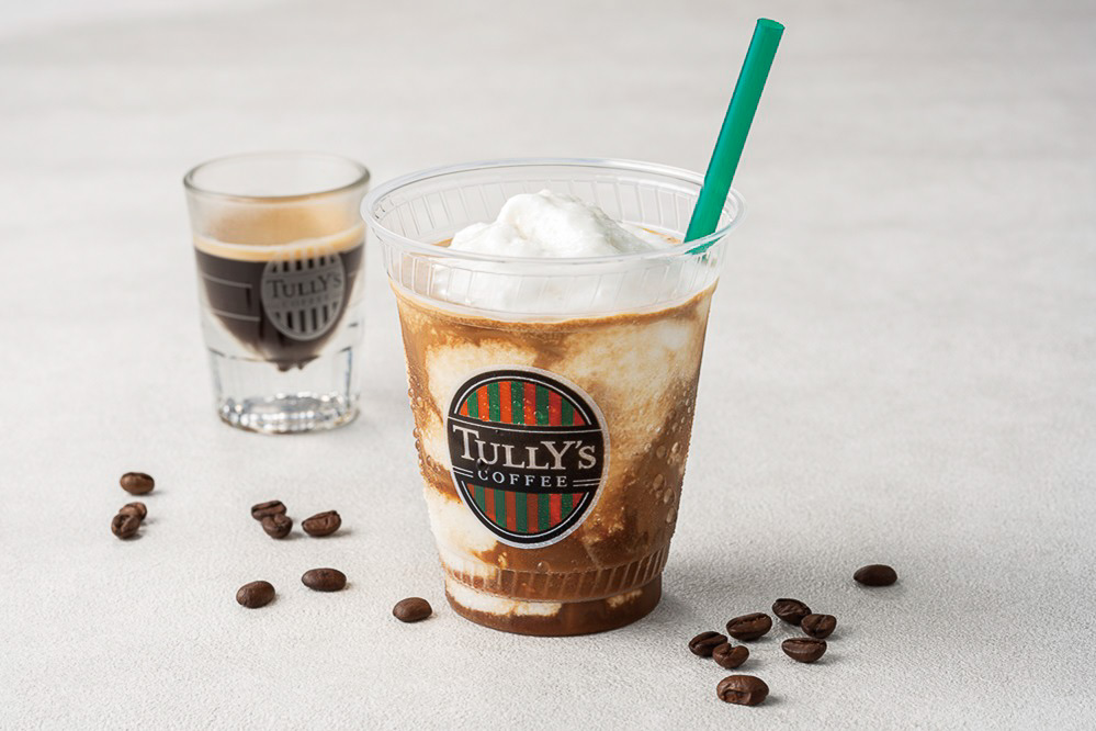 「バニラアフォガートシェイク」（690円/Tallサイズのみ）は大人味のフローズンドリンク。さらにプラス55円でエスプレッソショットを追加できます（画像提供：タリーズコーヒージャパン株式会社）