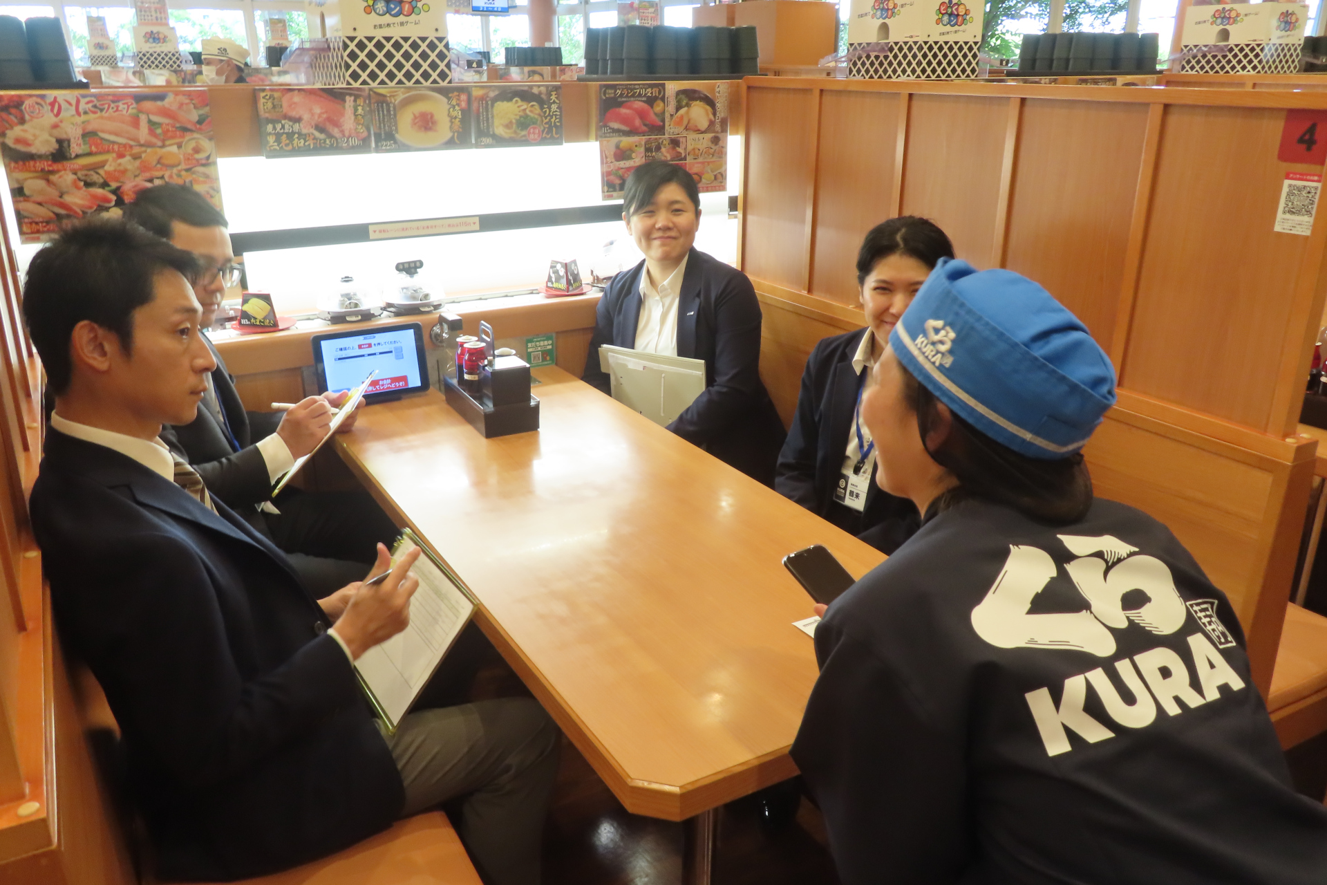 東貝塚店では接客コンテストを開催