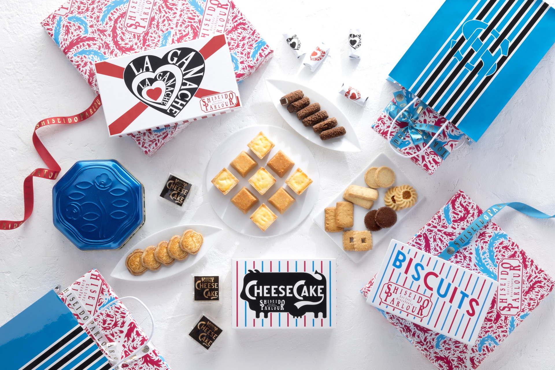 資生堂パーラーのお菓子とハンディバッグ