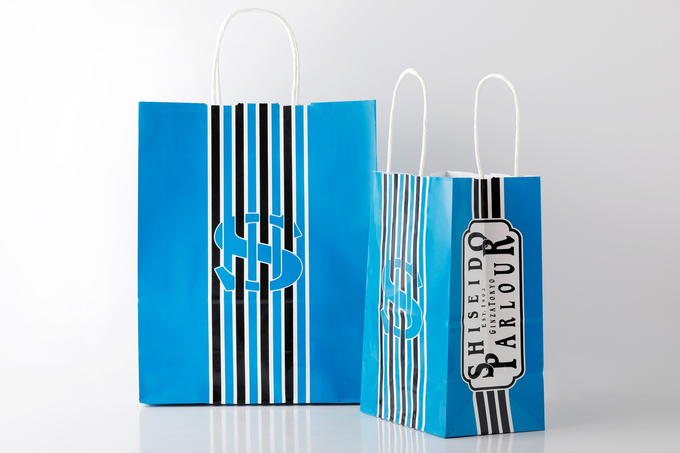 資生堂パーラーのお菓子とハンディバッグ