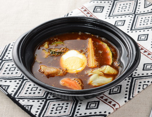 「カレー食堂 心監修 スープカレー」（599円）