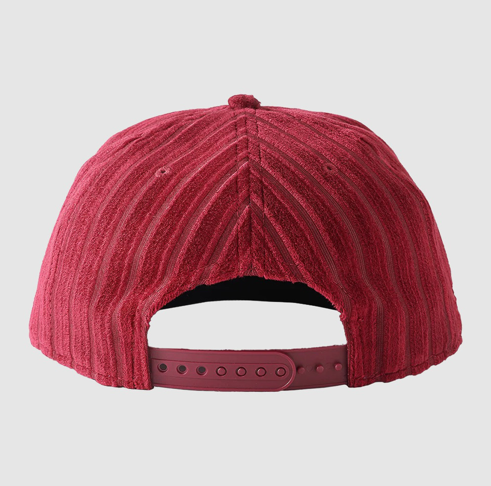 コメダ珈琲店、NEW ERA（ニューエラ）とコラボした“ソファー柄