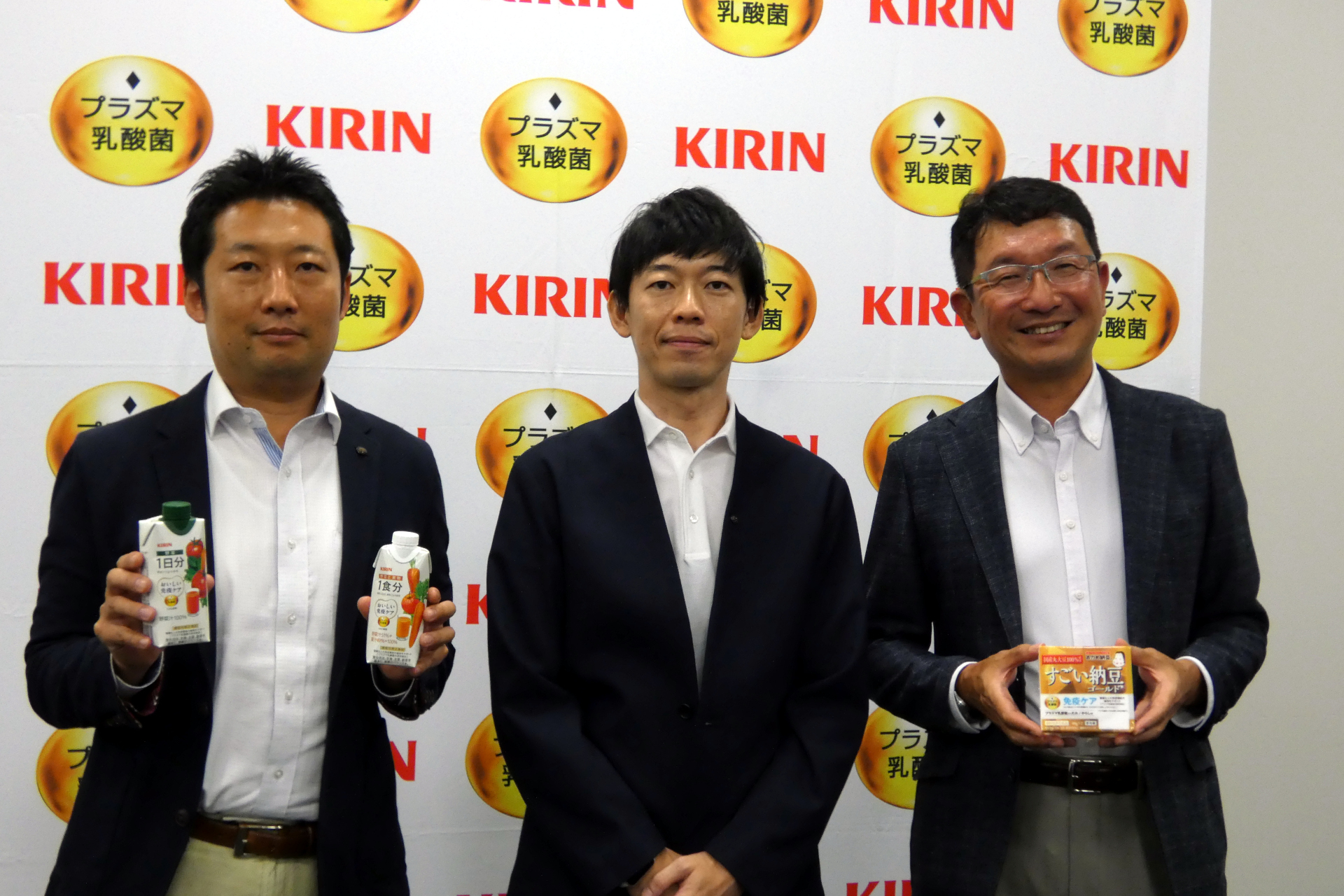 （左から）キリンビバレッジ マーケティング部の増田健志氏、キリンホールディングス ヘルスサイエンス事業部の鈴木侑麿氏、タカノフーズ 執行役員 営業推進部門の寺岡義政氏