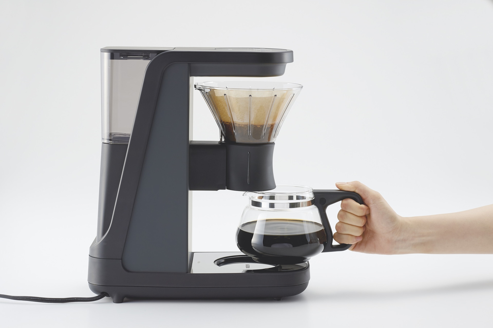 抽出が終わるとサーバー台の保温ヒーターがしばらく温かいままキープする保温機能