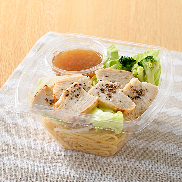 「たんぱく質が摂れる！ローストチキンのパスタサラダ」（388円）