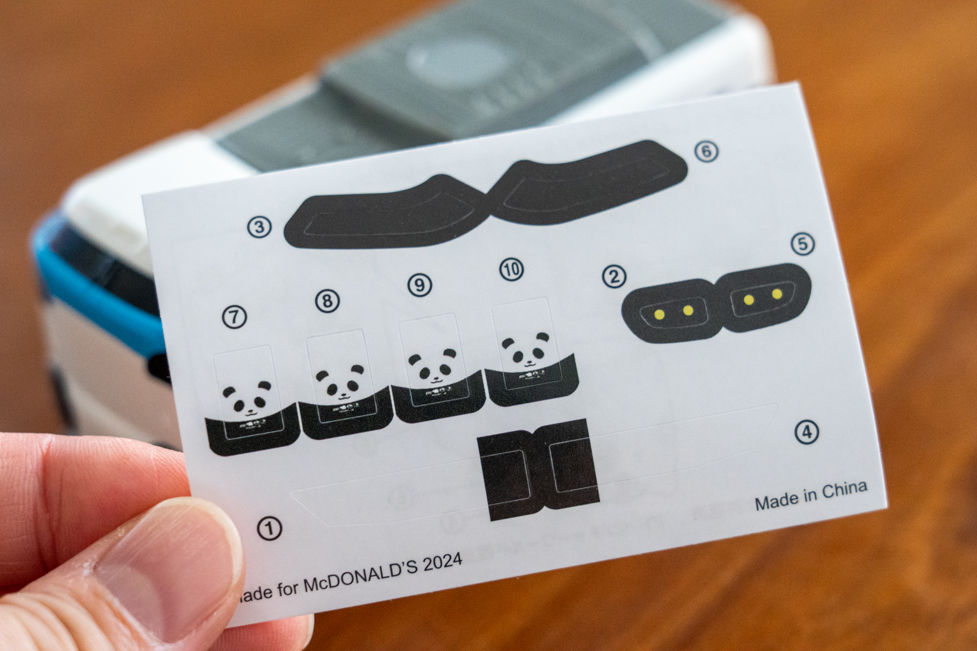 パンダの顔のかわいいシールがある