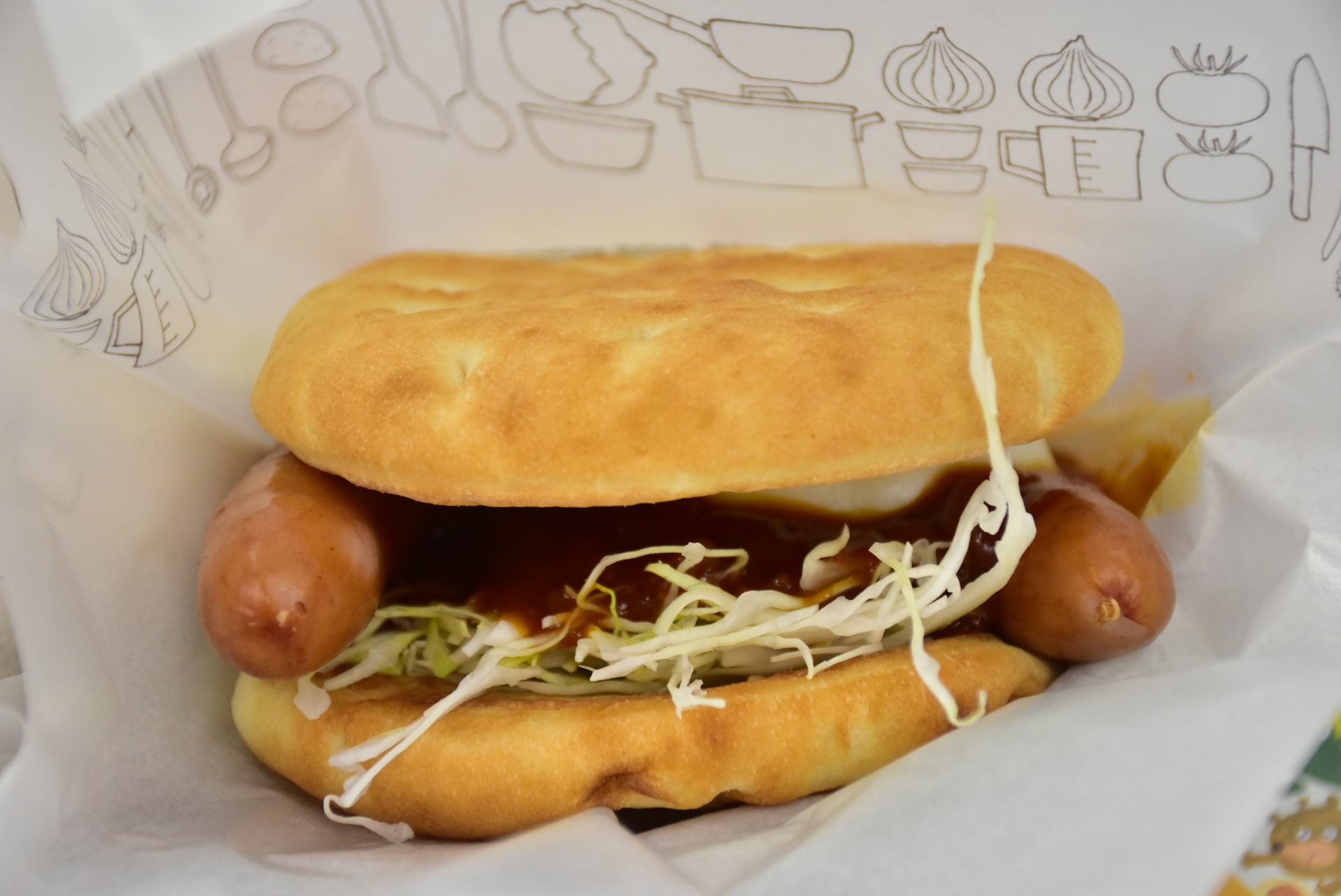 試食の月見フォカッチャ。もちもちの生地と半熟風たまごの濃厚さの相性がよい