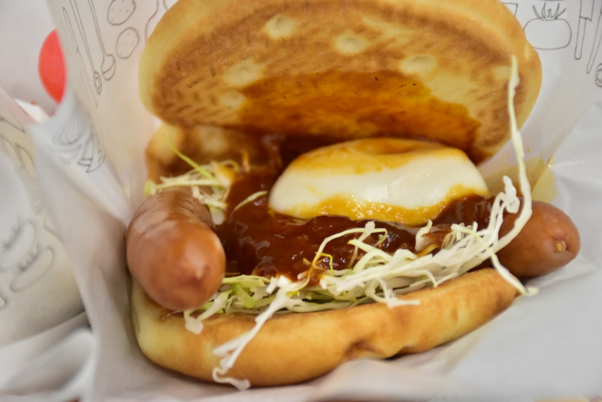 試食の月見フォカッチャ。もちもちの生地と半熟風たまごの濃厚さの相性がよい