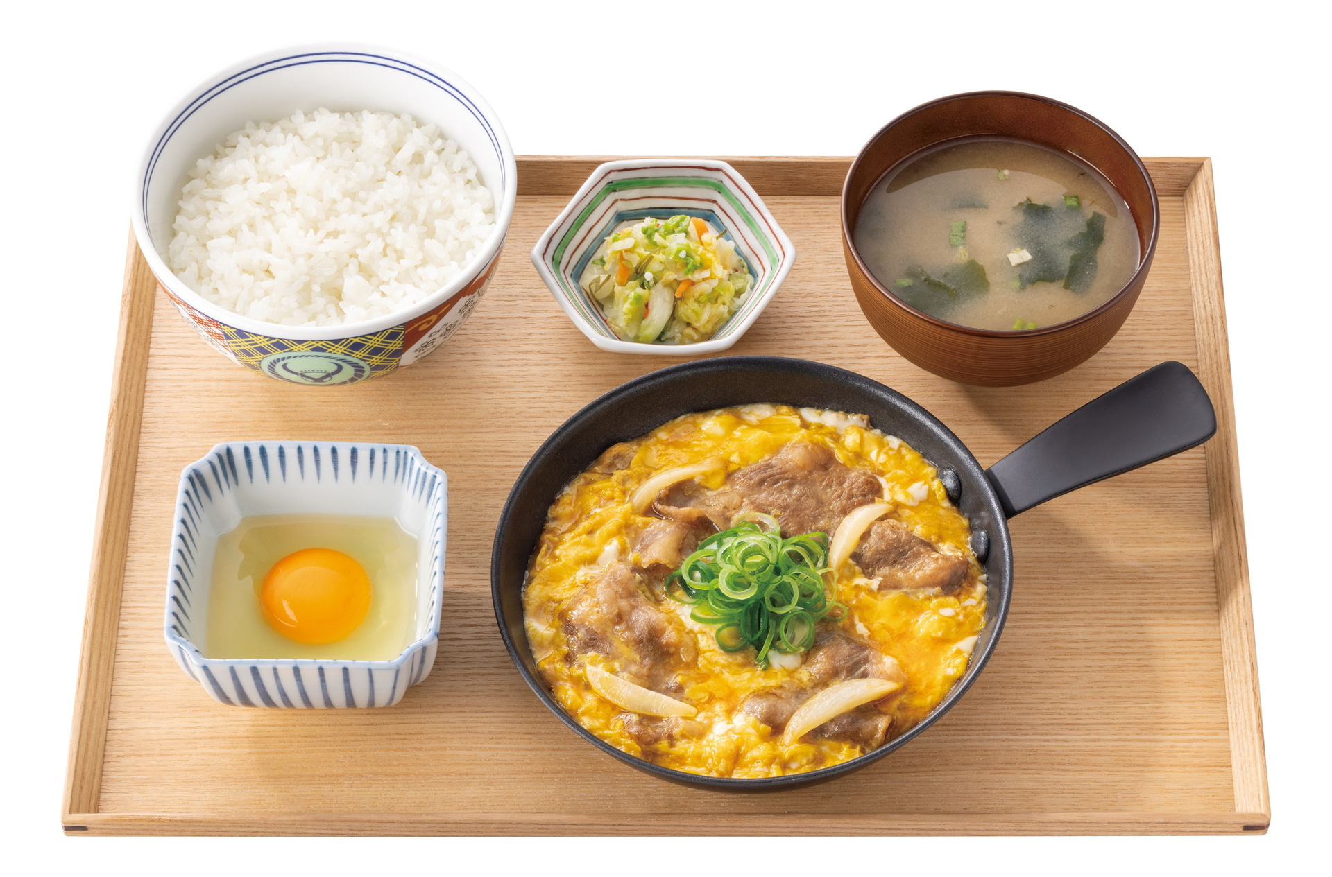 「月見牛とじ御膳」（店内 798円、テイクアウト 784円）