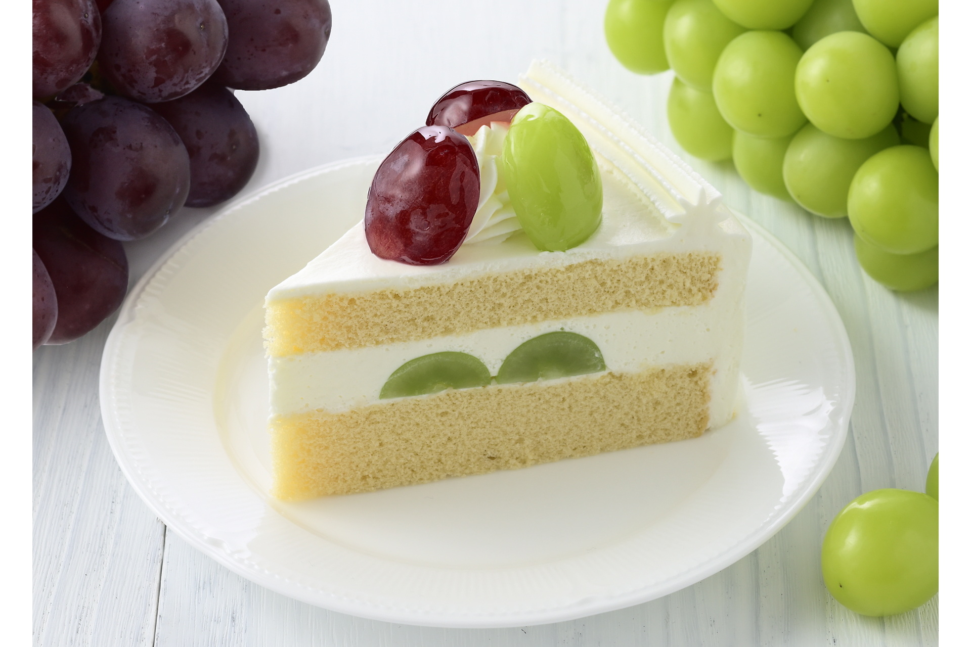 銀座コージーコーナー「クイーンルージュとシャインマスカットのショート」