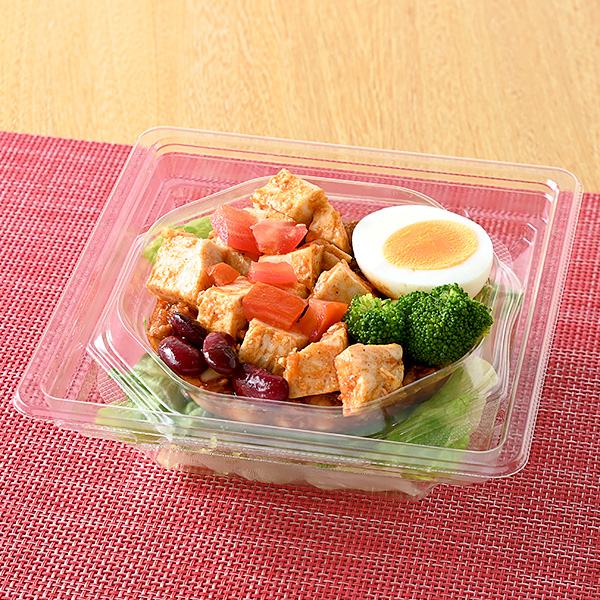 「たんぱく質が摂れる！国産チキンとチリコンカン」（598円）