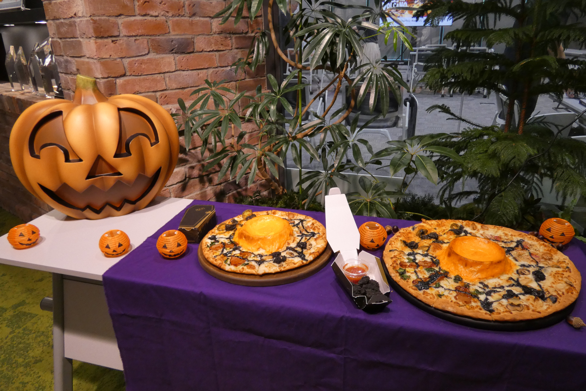 チーズボルケーノがハロウィン仕様で復活