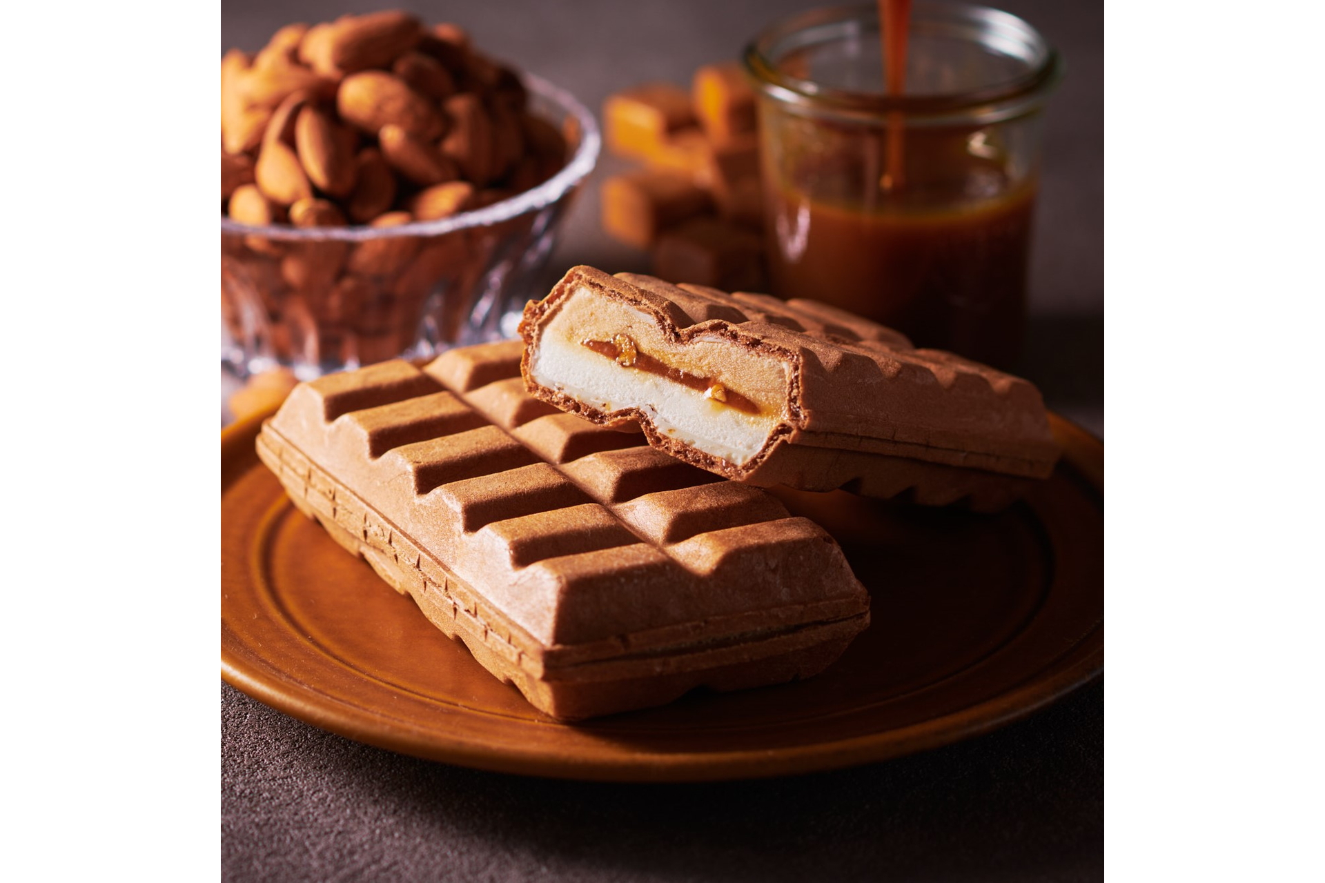 「DESSERT モナカ 北海道産発酵バターとアーモンドのフロランタン」（1個 162円、4個入 594円）