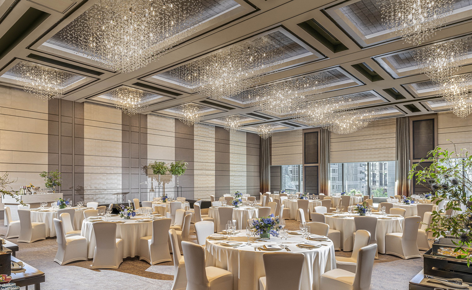 「40周年記念ディナーパーティー招待」（対象商品40個購入で1口応募/20組40名）