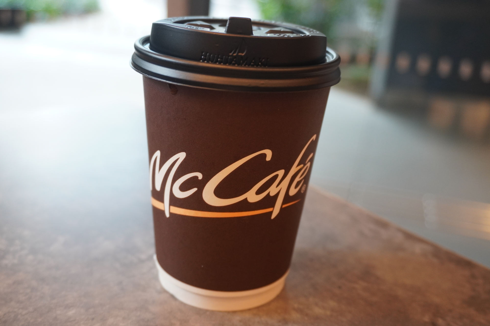 記者は「オレンジフレーバーラテ（ホット）」をチョイス。マックカフェ バイ バリスタ併設店で楽しめる