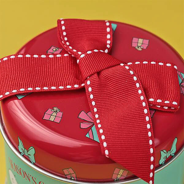 「スヌーピー ナチュラルクッキー リボン付きラウンドティン」（1069円）