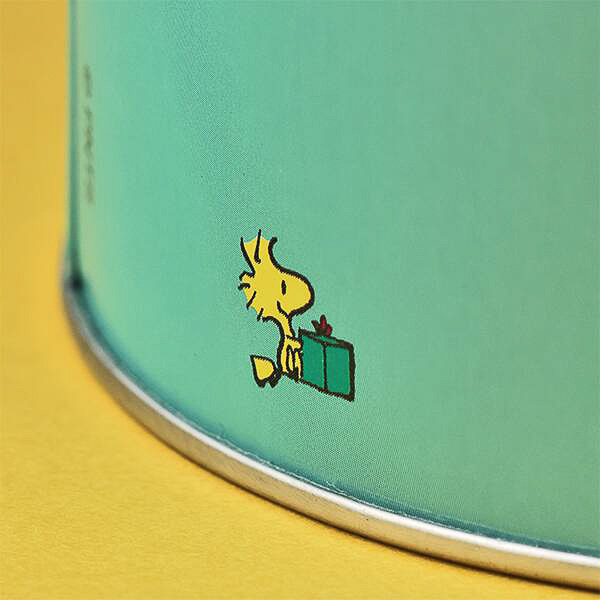 「スヌーピー ナチュラルクッキー リボン付きラウンドティン」（1069円）