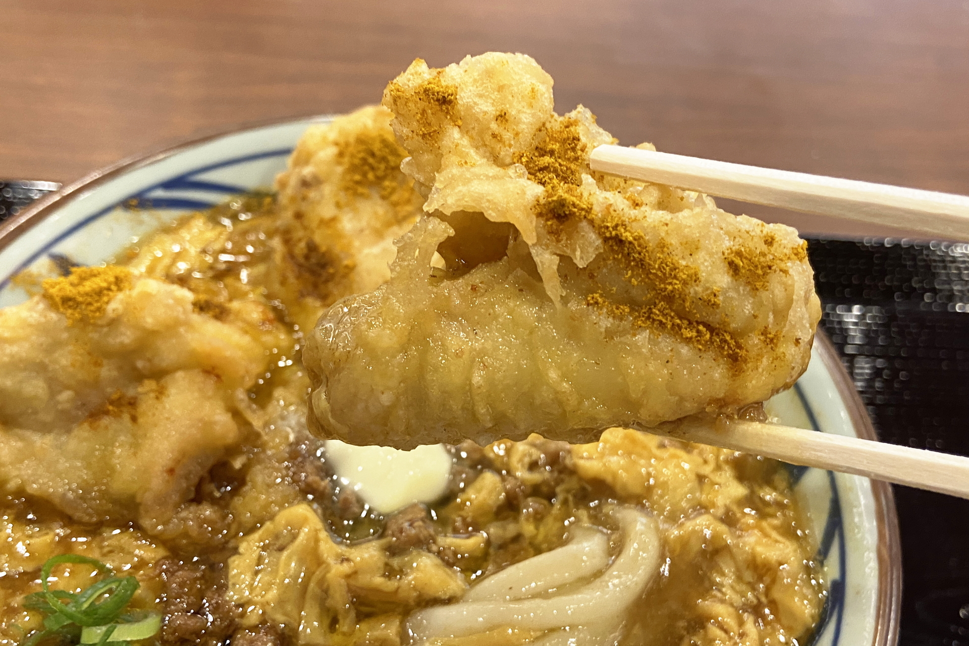 ボリュームのあるごろっとした鶏天が3つ入っている