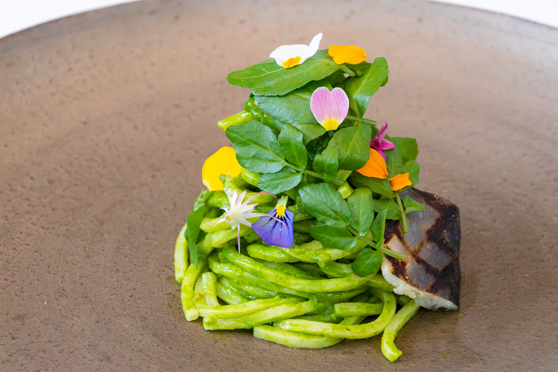 見た目からは感じられない濃厚な味わいに驚かされる