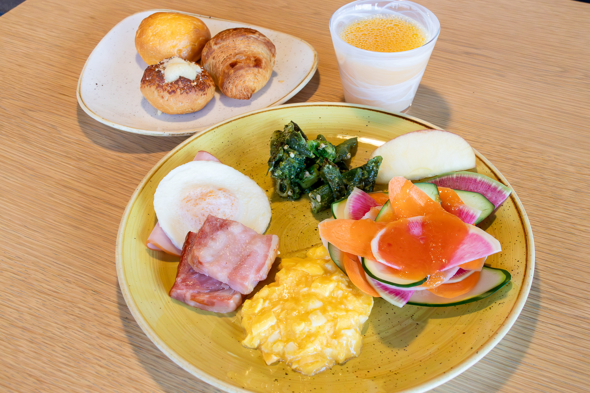 バラエティ豊かな和洋の料理から自分好みに選べる